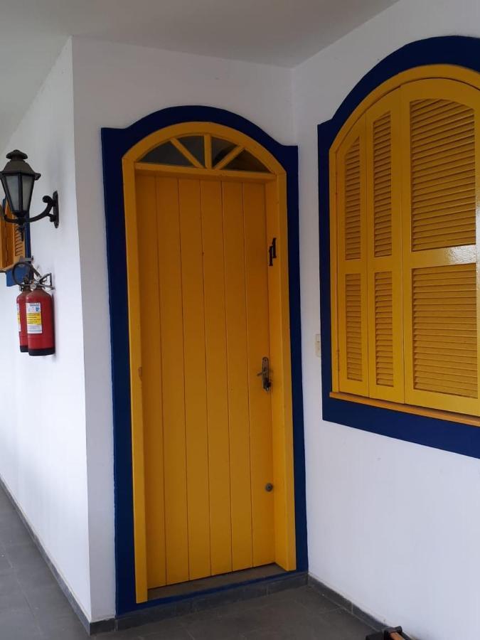 אפרטהוטל בומבינאס Residencial Colonial Amarelo A 150M Da Praia De Mariscal מראה חיצוני תמונה