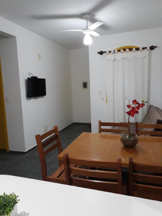 אפרטהוטל בומבינאס Residencial Colonial Amarelo A 150M Da Praia De Mariscal מראה חיצוני תמונה