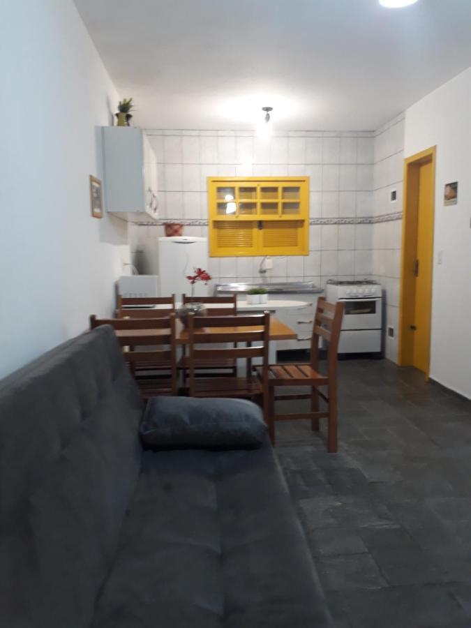 אפרטהוטל בומבינאס Residencial Colonial Amarelo A 150M Da Praia De Mariscal מראה חיצוני תמונה